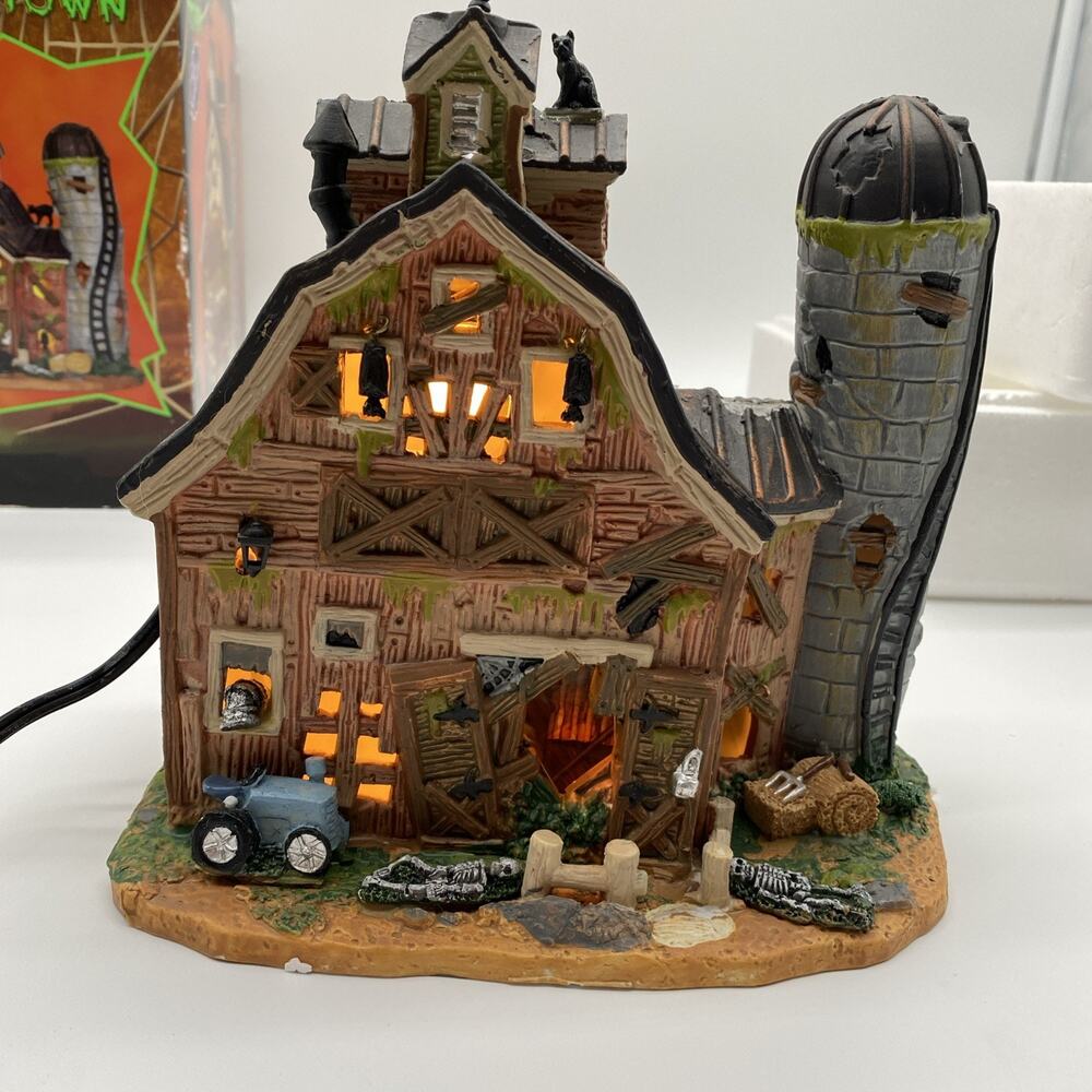 2015 Lemax Halloween Village Spooky Town Dilapidated Barn # 55916 - Picture 4 of 16